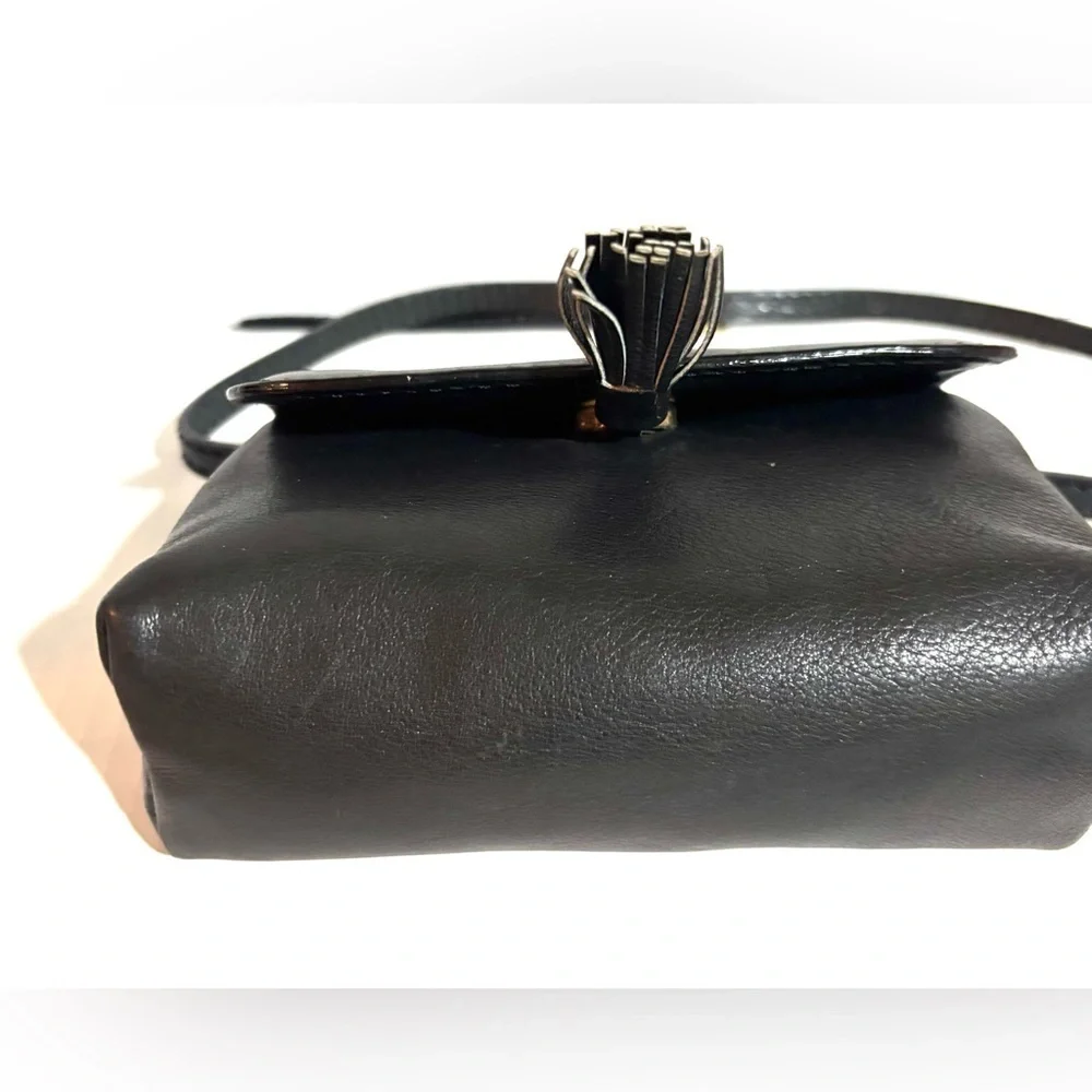 Bottega Veneta small Elegant Black Leather Crossbody Bag
